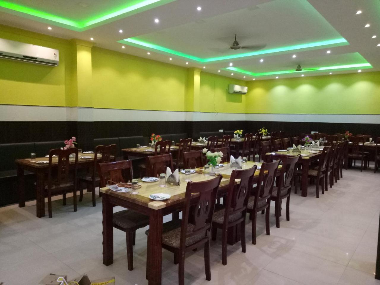 Hotel Landmark Puri Dış mekan fotoğraf
